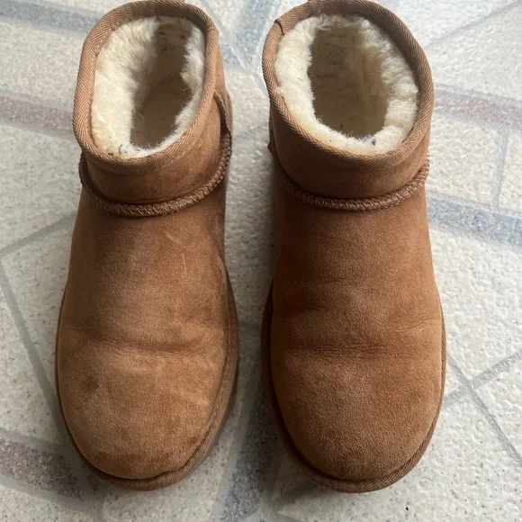 UGG Tan Winter Boots - Picture 1 of 6